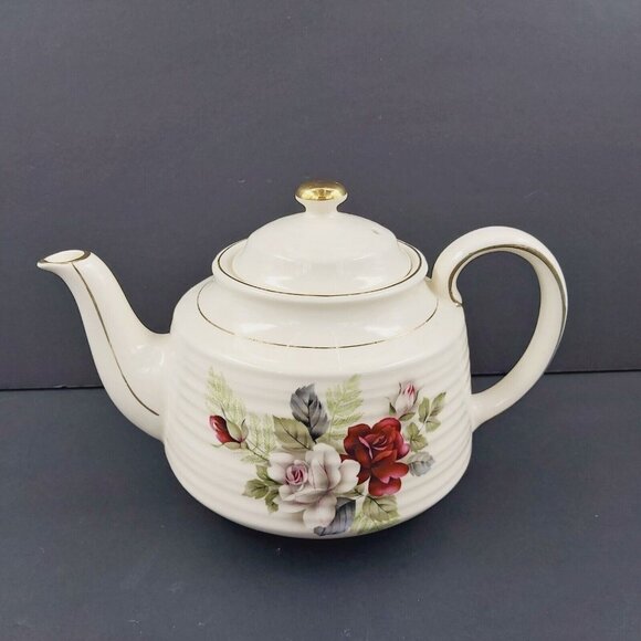 Sadler England 3563 Teapot White and Red Roses Gold Trim 4 Cup - Picture 1 of 16